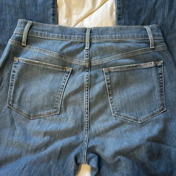 JOE’S JEANS HIGH-RISE NEHA 30 FLARED LEG - Picture 2 of 5